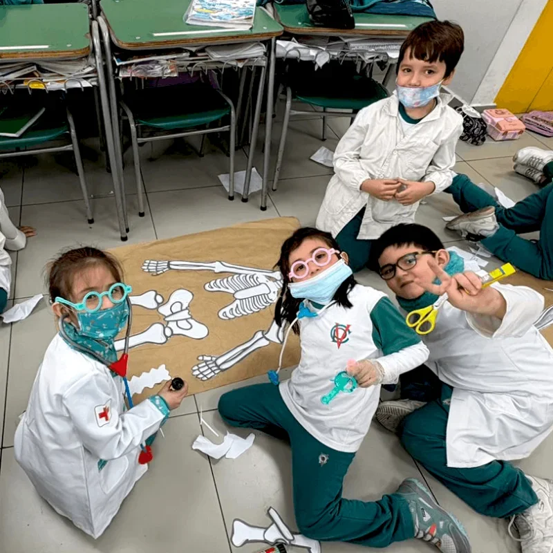 Entry Point - 2° Básico: Superhumans in Action!