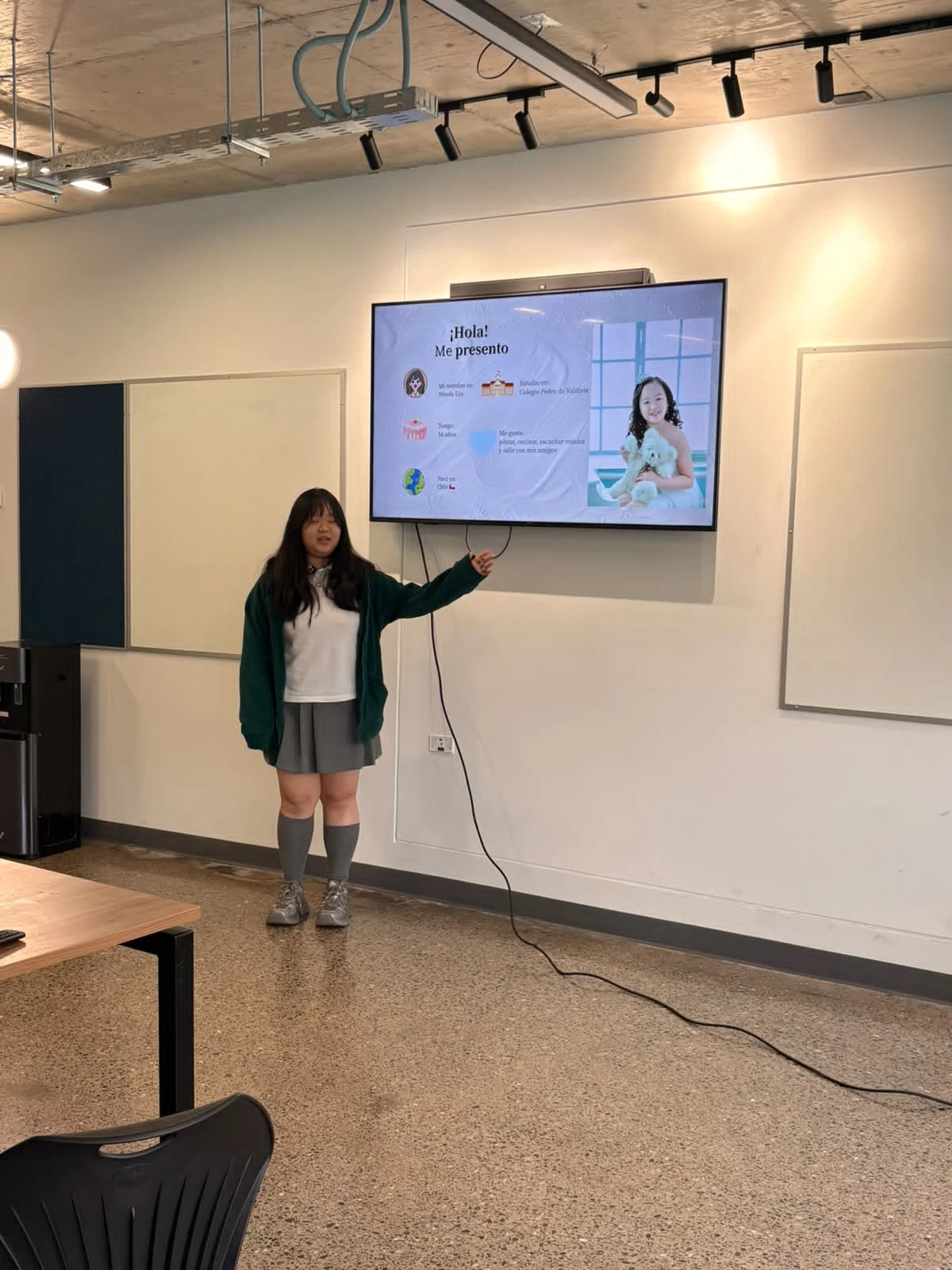Estudiantes chinos comparten su cultura y avances en el Taller de Español