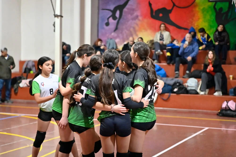 Selección Mini de Vóleibol logra un histórico segundo lugar en la Liga Oriente