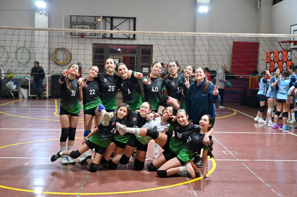 Selección Mini de Vóleibol logra un histórico segundo lugar en la Liga Oriente