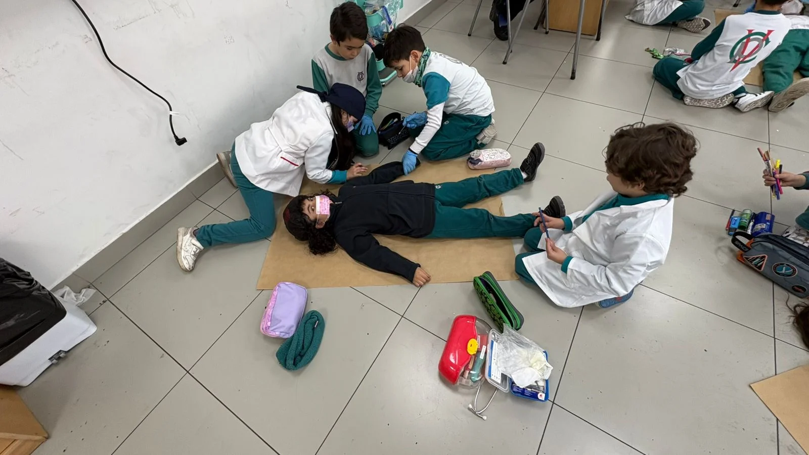 Entry Point - 2° Básico: Superhumans in Action!