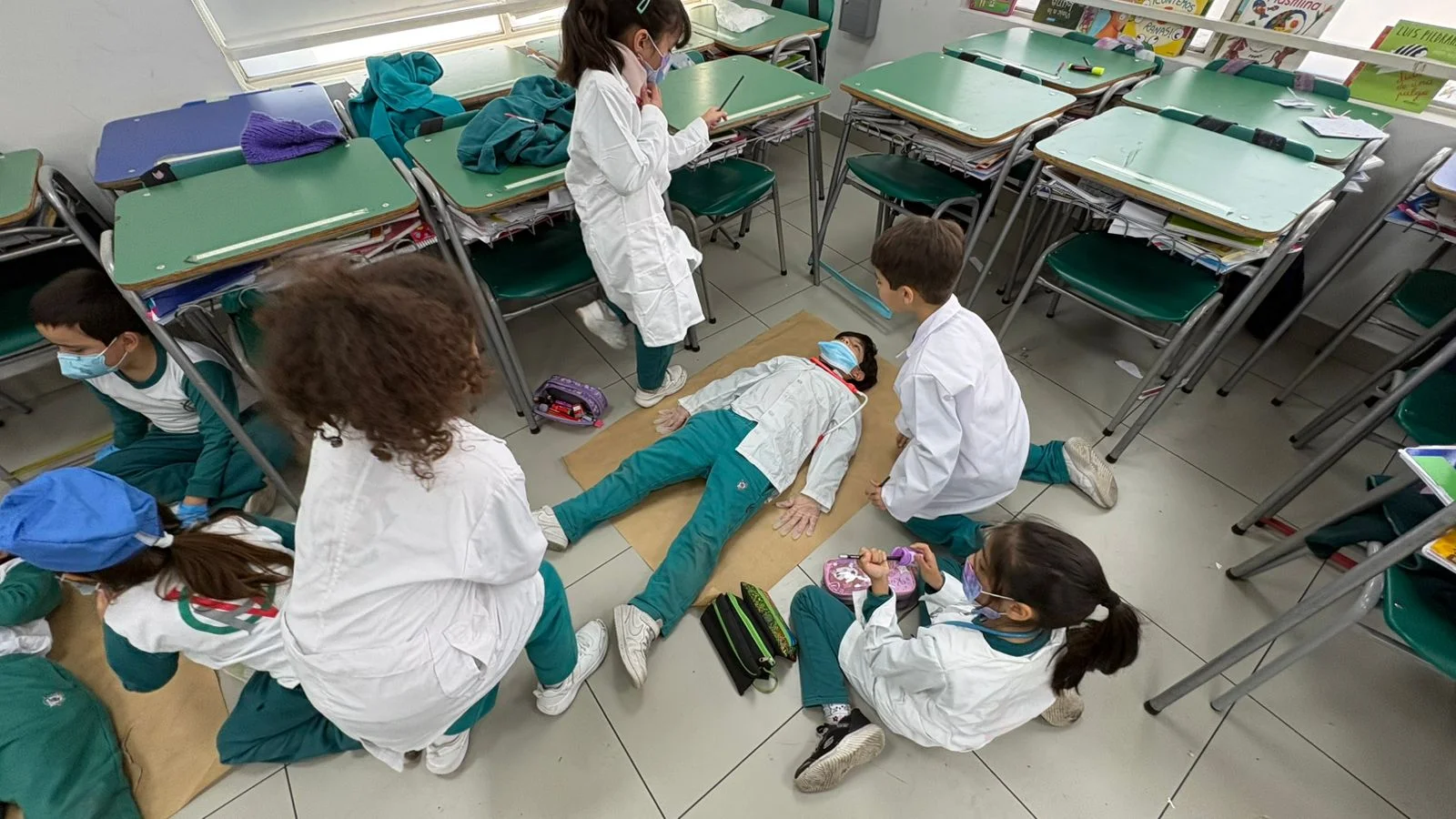 Entry Point - 2° Básico: Superhumans in Action!
