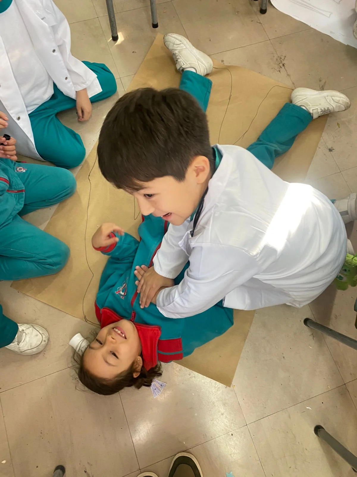 Entry Point - 2° Básico: Superhumans in Action!
